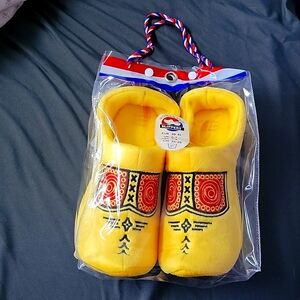 Dutch Shoe Looking Slippers 7-9 'NIB'